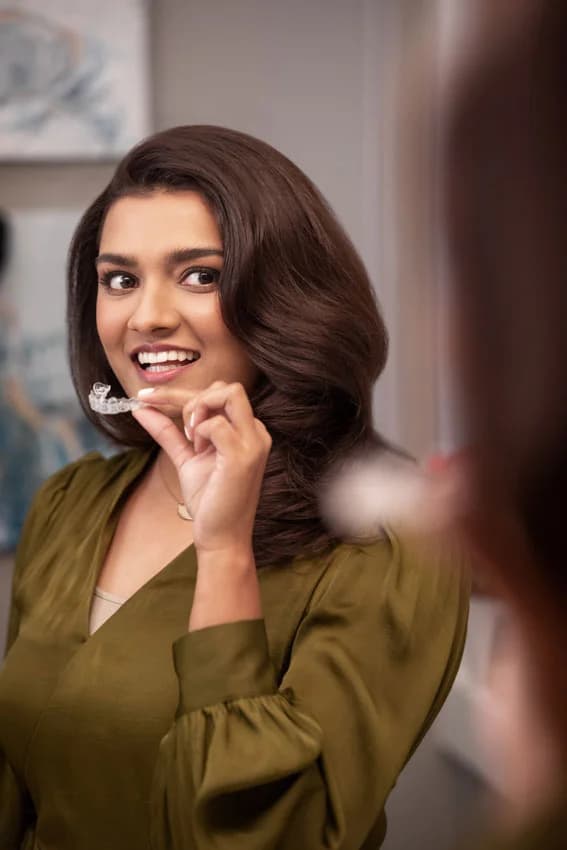 Invisalign für Erwachsene Dresden – diskrete Zahnschienen für den Berufsalltag